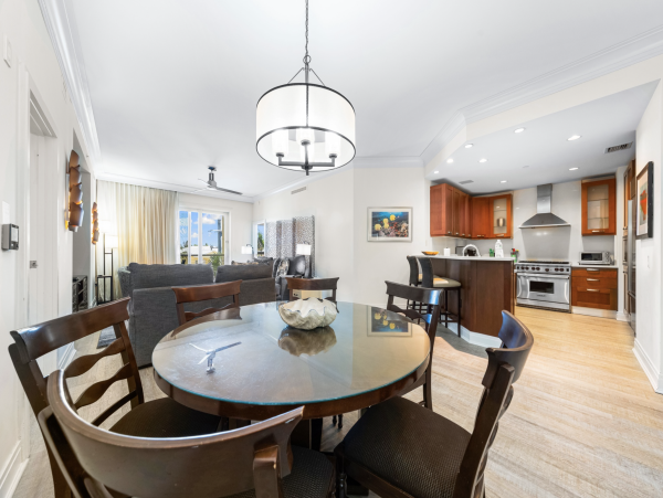 Siesta Key luxury  On Beach Walk to Restaurants & Shopping